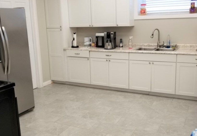 More Photos Of 1400 Pierside St, North Charleston Flex For Lease