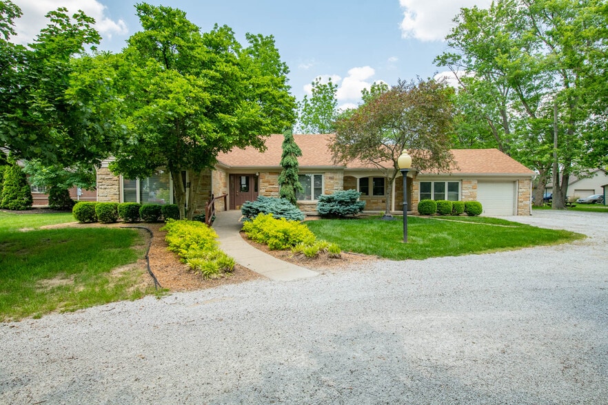 More Photos Of 950 W Jefferson St, Franklin Medical For Sale