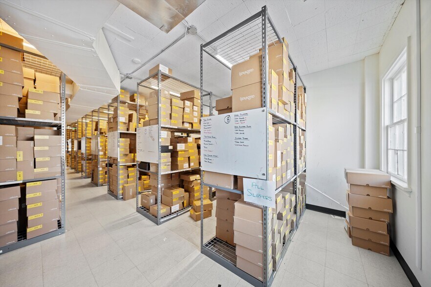 More Photos Of 3135 M St NW, Washington Storefront For Lease