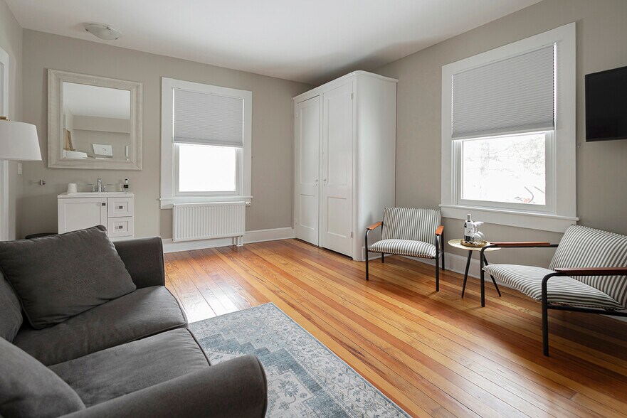 More Photos Of 615 Laurel St, Lee Hospitality For Sale