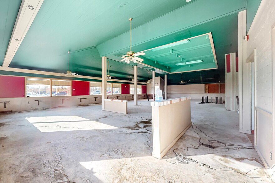 More Photos Of 3558 Wheaton Way, Bremerton Restaurant For Sale