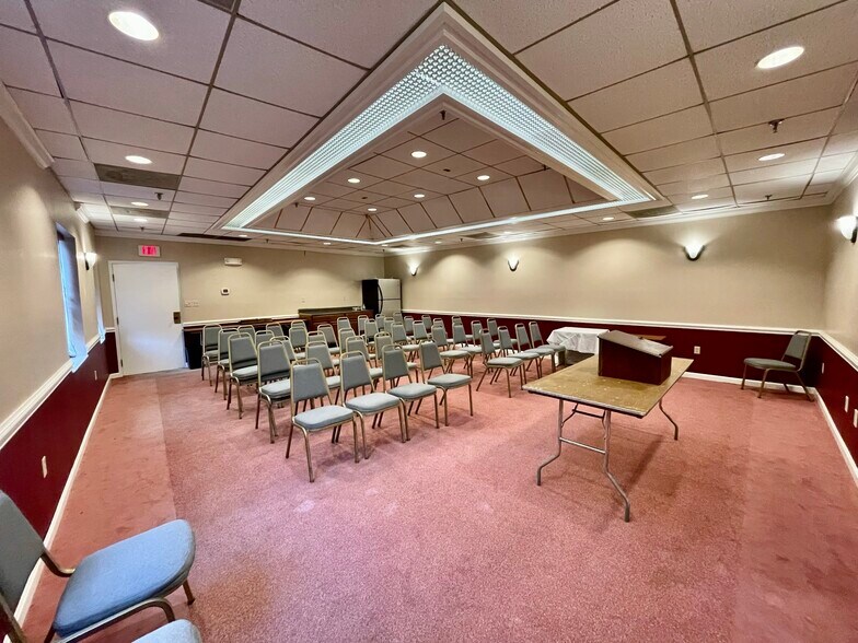 More Photos Of 901 Dual Hwy, Hagerstown Restaurant For Sale