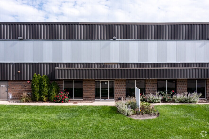 More Photos Of 1111 N Du Page Ave, Lombard Warehouse For Sale