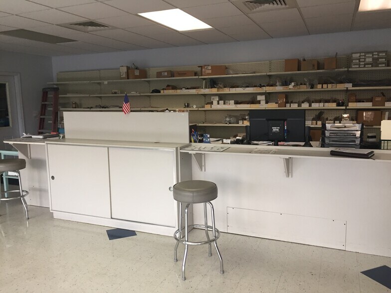 More Photos Of 6900 Pine Forest Rd, Pensacola Warehouse For Lease