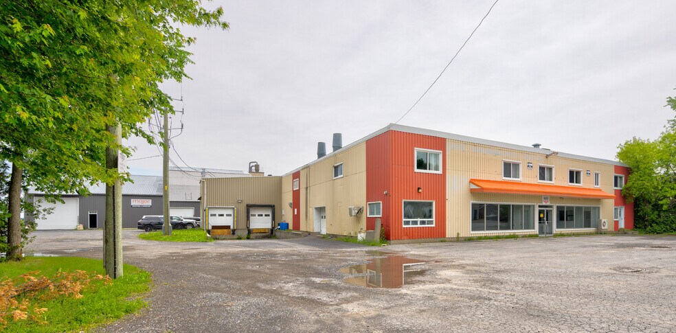 More Photos Of 878-880 Rue Principale, Saint-blaise-sur-richelieu Warehouse For Sale