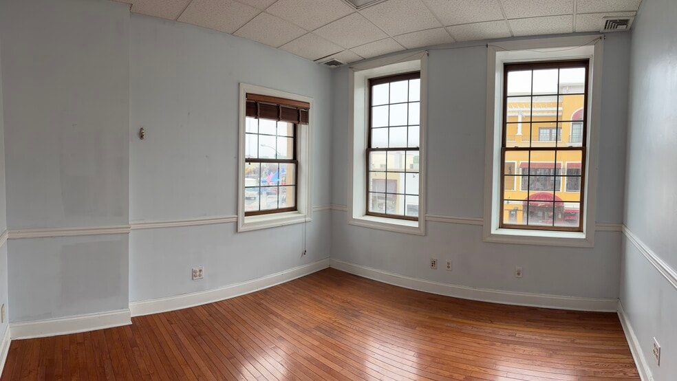 More Photos Of 7-13 Elm St, Westfield Restaurant For Lease