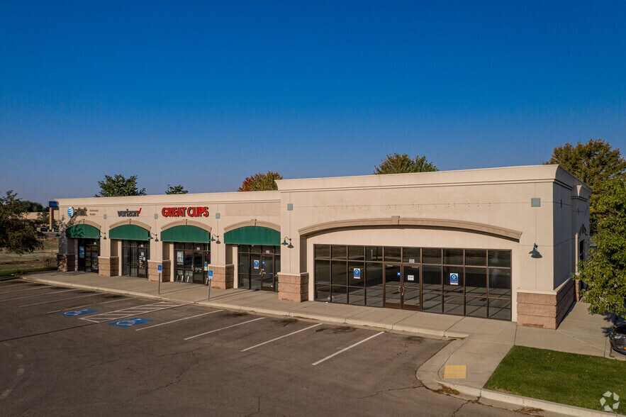 More Photos Of 902-908 S Growers Grove Blvd, Payson Storefront For Lease