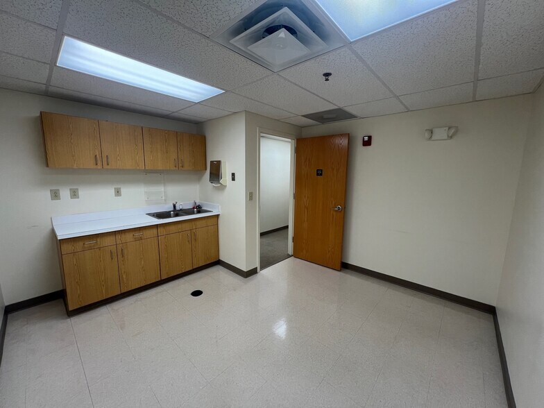 More Photos Of 4260 Glendale Milford Rd, Blue Ash Medical For Lease