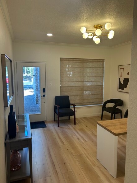 More Photos Of 4131 Spicewood Springs Rd, Austin Unknown For Lease