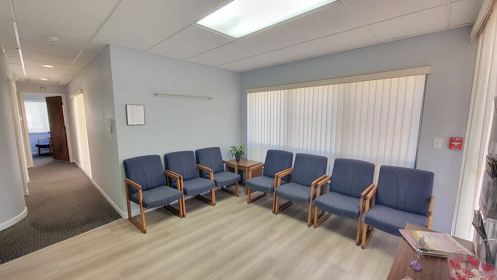 More Photos Of 2831 Ringling Blvd, Sarasota Medical For Sale