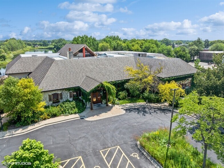 More Photos Of 22221 N Pepper Rd, Lake Barrington General Retail For Sale