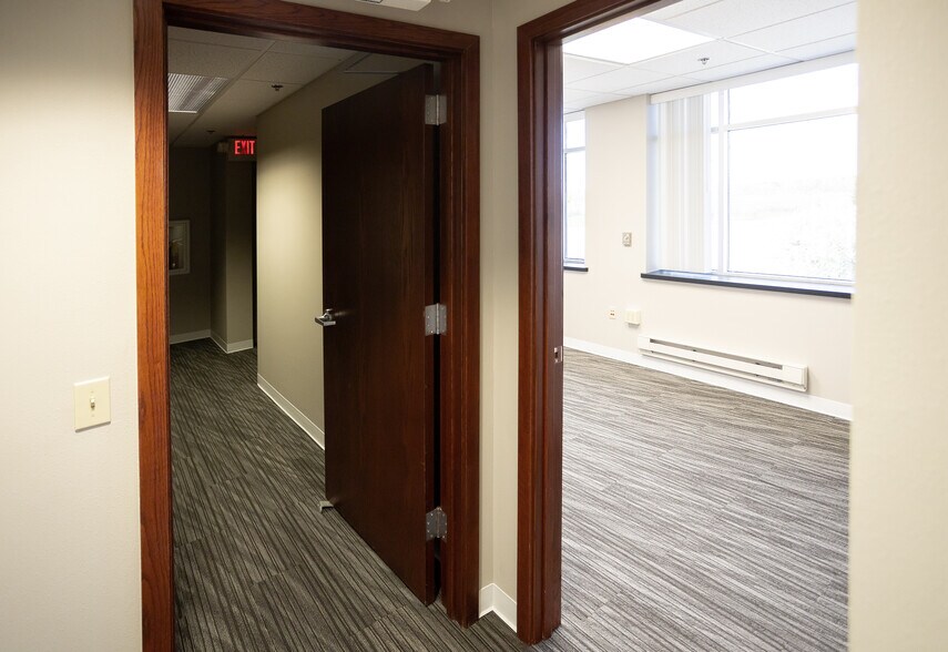 More Photos Of 19105 W Capitol Dr, Brookfield Medical For Lease