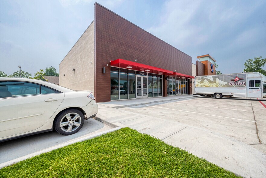 More Photos Of 7755 N Wayside Dr, Houston General Retail For Lease