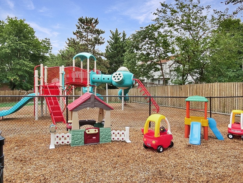 More Photos Of 83 Sugarland Run Dr, Sterling Daycare Center For Lease