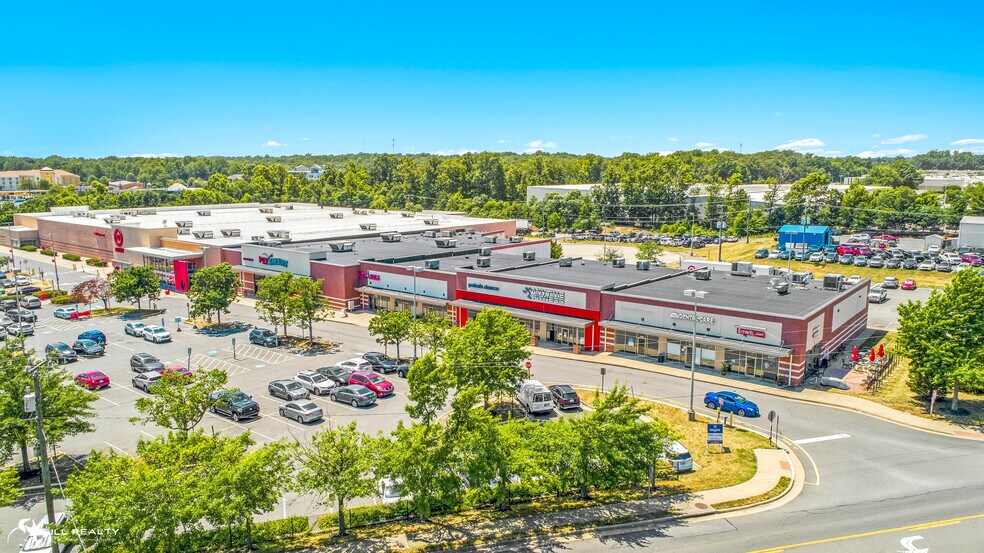 More Photos Of 27 S Gateway Dr, Fredericksburg Storefront For Sale