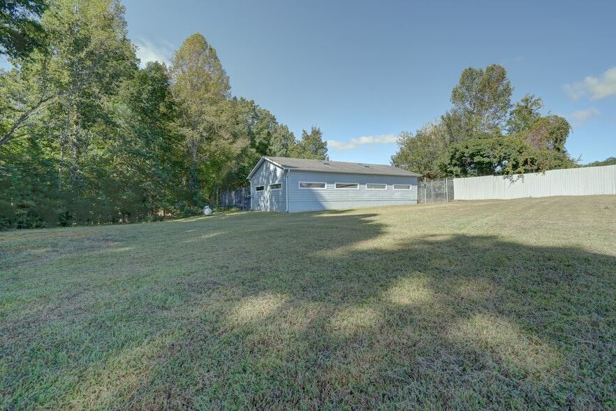 More Photos Of 2704 Lake Monticello Rd, Palmyra Parking Garage For Sale