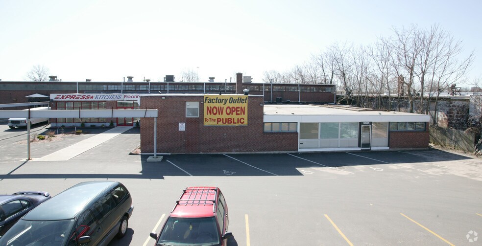 More Photos Of 3080 Main St, Hartford Showroom For Lease