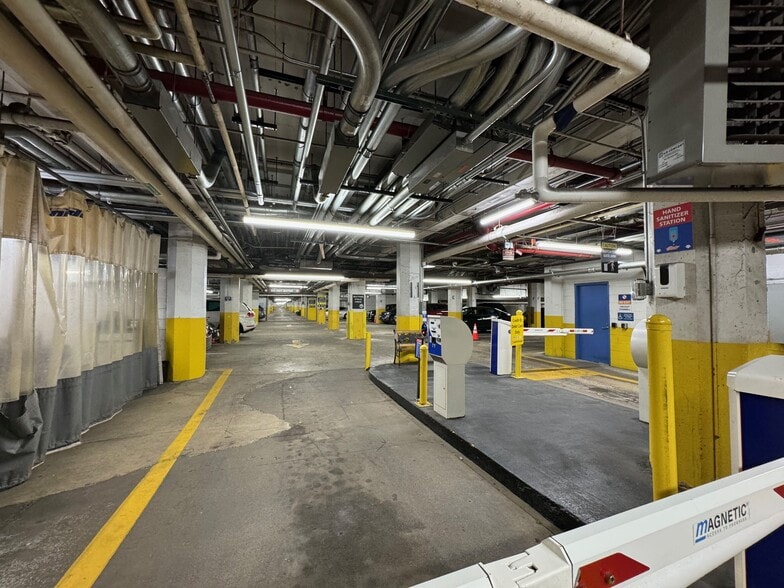 More Photos Of 75 W Harrison St, Chicago Parking Garage For Sale