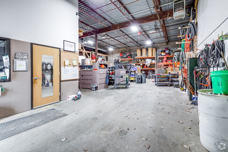 More Photos Of 3276 Fanum Rd, Vadnais Heights Service For Lease