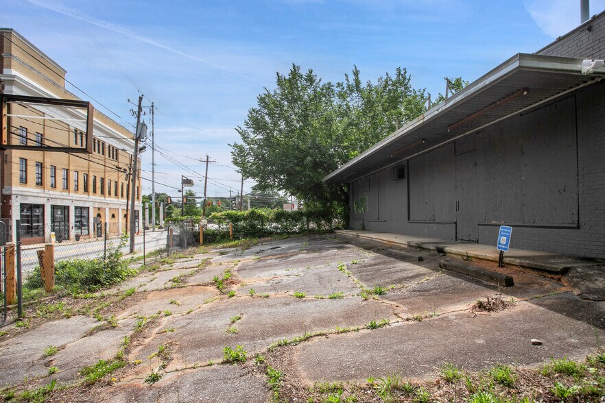 More Photos Of 638-642 Dill Ave, Atlanta Freestanding For Sale