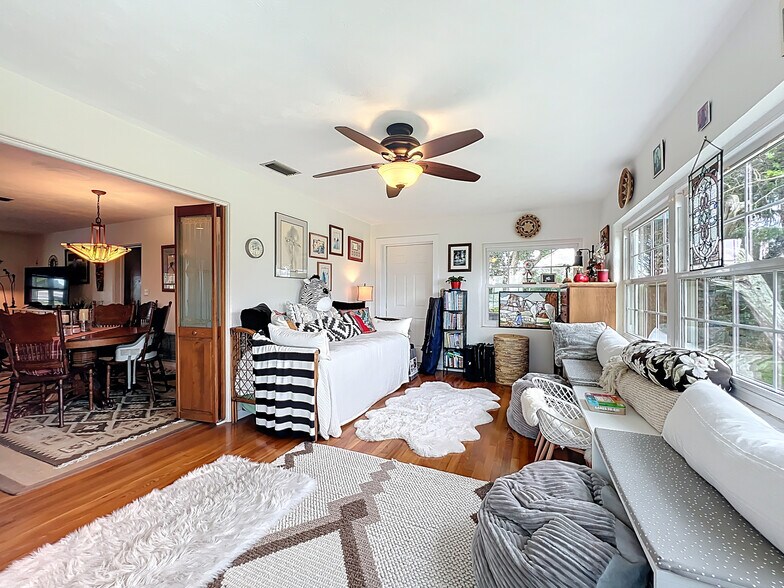 More Photos Of 7001 W Jones Ave, Mount Dora Airplane Hangar For Sale