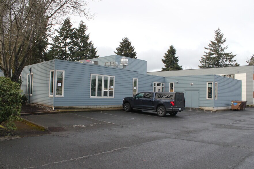 More Photos Of 6552 SE Lake Rd, Milwaukie Office For Sale