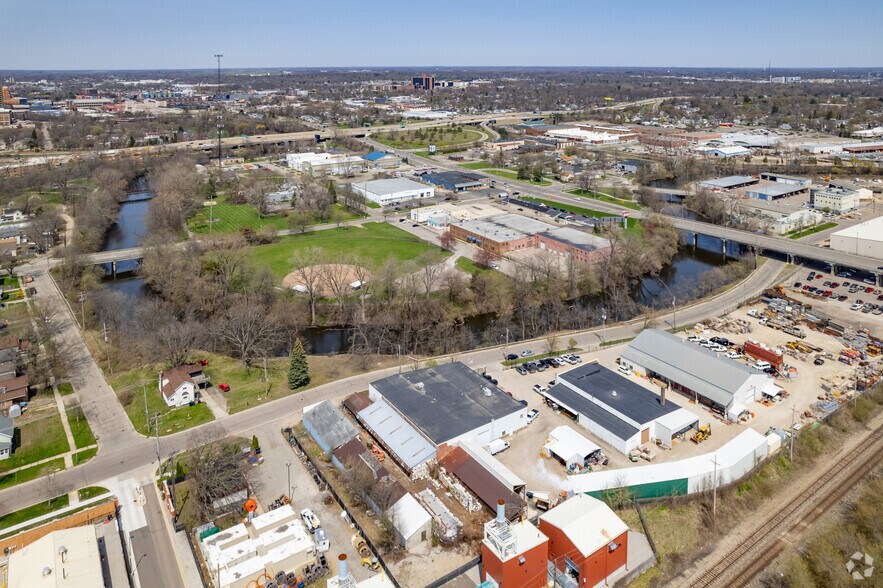 More Photos Of 1121 River St, Lansing Distribution For Lease