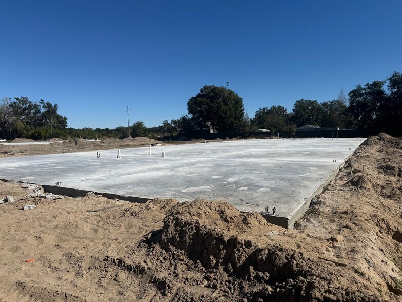 More Photos Of 3023 E C 48, Center Hill Warehouse For Lease