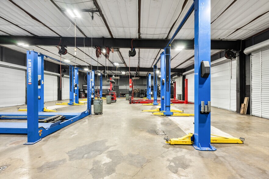 More Photos Of 6259 N Eldridge Pky, Houston Auto Repair For Sale