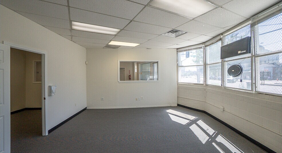 More Photos Of 3016 Martin Luther King Jr Ave SE, Washington Office For Sale
