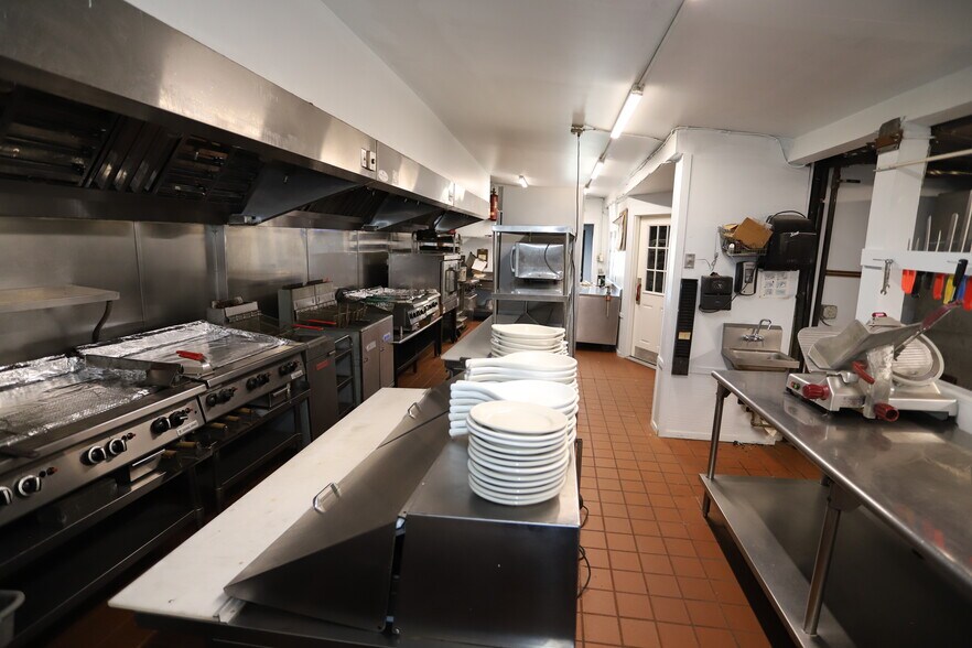 More Photos Of 686 Broad St, Lyndonville General Retail For Sale