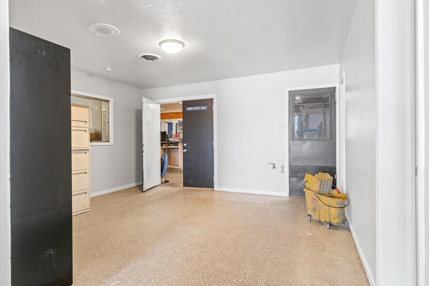 More Photos Of 1608 W Moore Ave, Terrell Auto Dealership For Sale