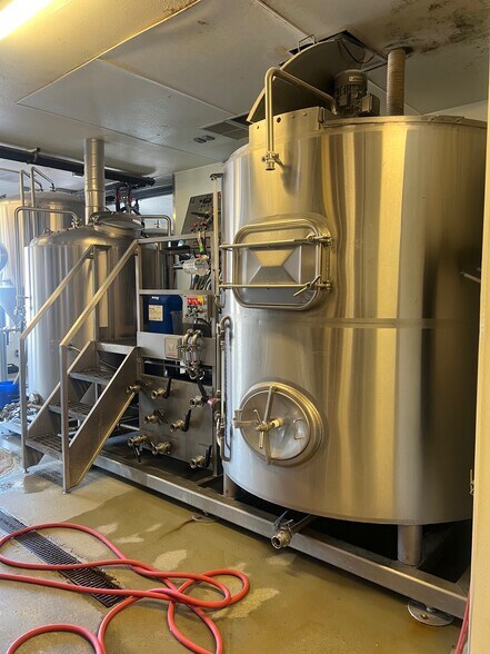 More Photos Of 2600 NE Division St, Bend Storefront Retail Office For Lease