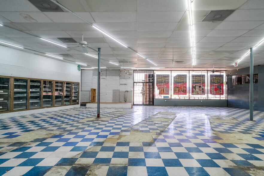 More Photos Of 4906 Harrisburg Blvd, Houston Storefront For Sale