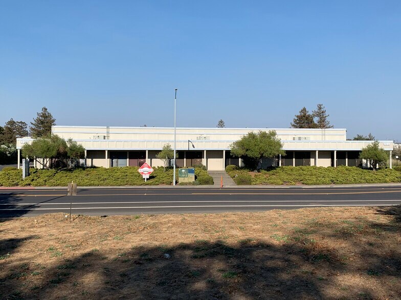 More Photos Of 1281 Andersen Dr, San Rafael Warehouse For Lease