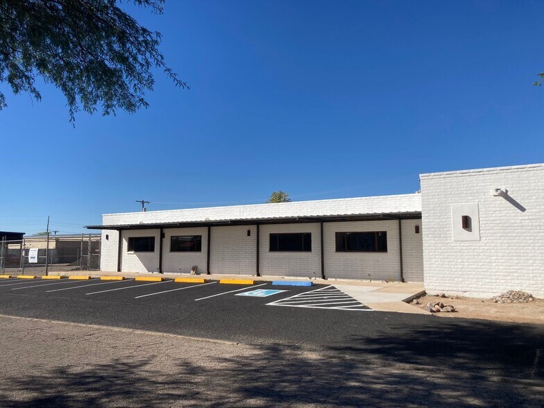 More Photos Of 2019 E 17th St, Tucson Warehouse For Lease