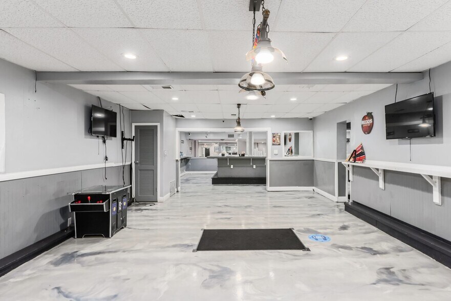 More Photos Of 1662 W Mound St, Columbus Restaurant For Sale