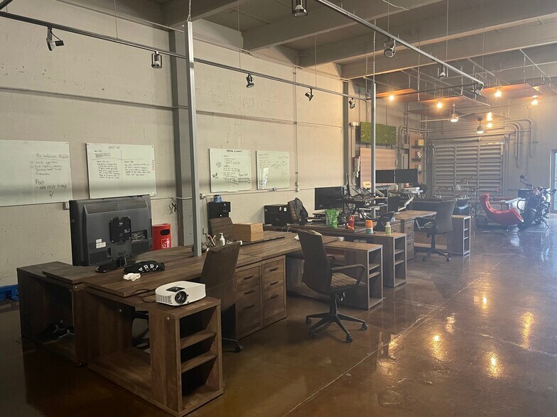 More Photos Of 525 NW 29th St, Miami Light Distribution For Lease