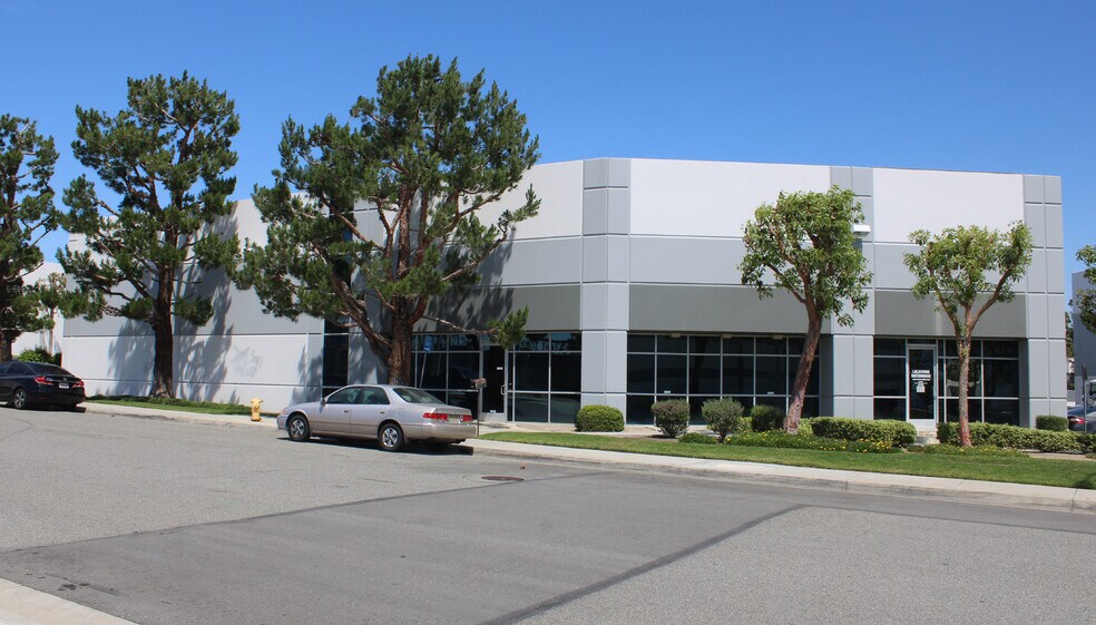 More Photos Of 525 Cardiff St, Corona Warehouse For Lease