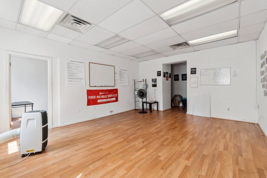 More Photos Of 519-521 N Charles St, Baltimore Office For Sale
