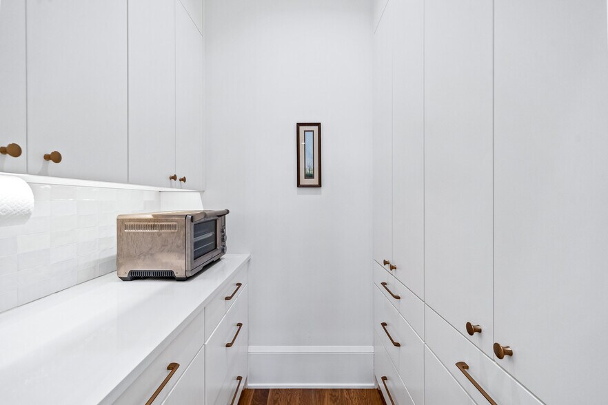 More Photos Of 152 N Section St, Fairhope Storefront Retail Residential For Sale