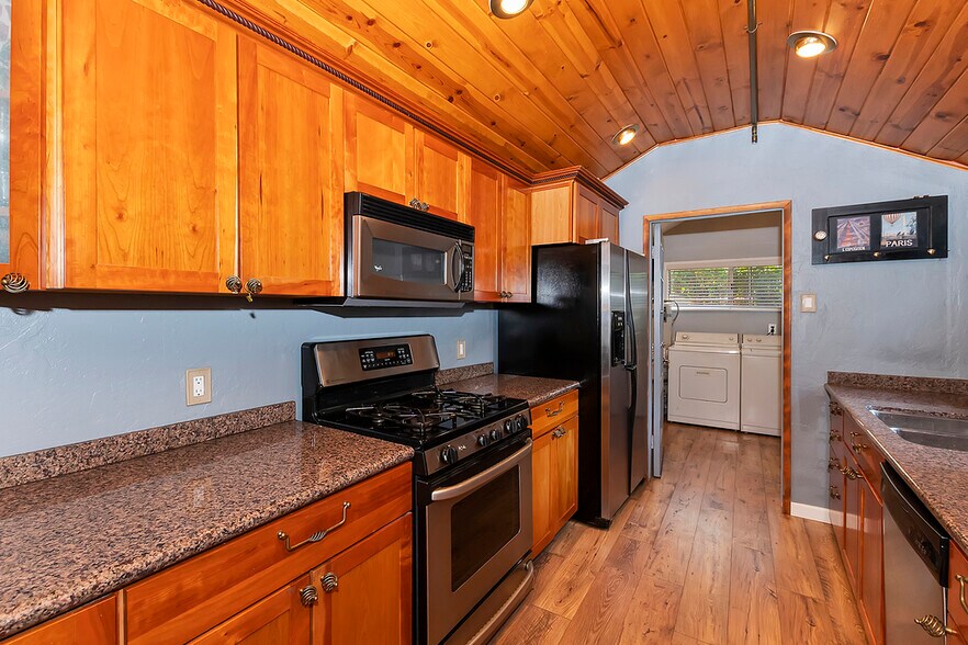 More Photos Of 39226 N Shore Dr, Fawnskin Restaurant For Sale