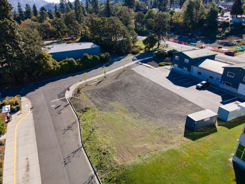 More Photos Of 200 N Wasco Ct, Hood River Warehouse For Sale