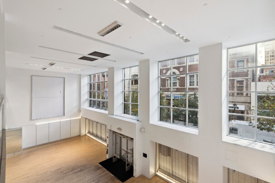 More Photos Of 1510 Walnut St, Philadelphia Storefront For Lease