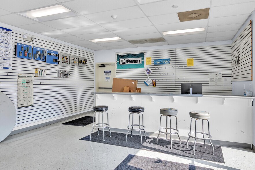 More Photos Of 1703 Marvin Griffin Rd, Augusta Light Distribution For Lease