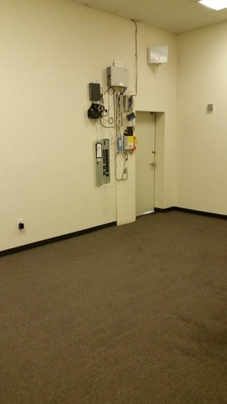 More Photos Of 5829 W Sam Houston Pky N, Houston Light Distribution For Lease