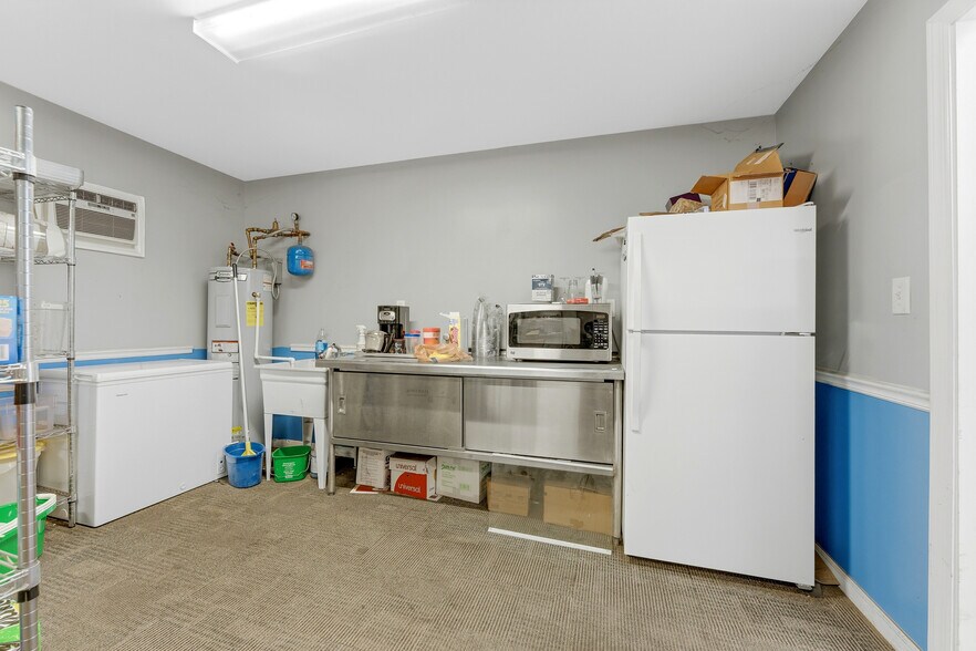 More Photos Of 949 Canyon Rd, Morgantown Flex For Lease