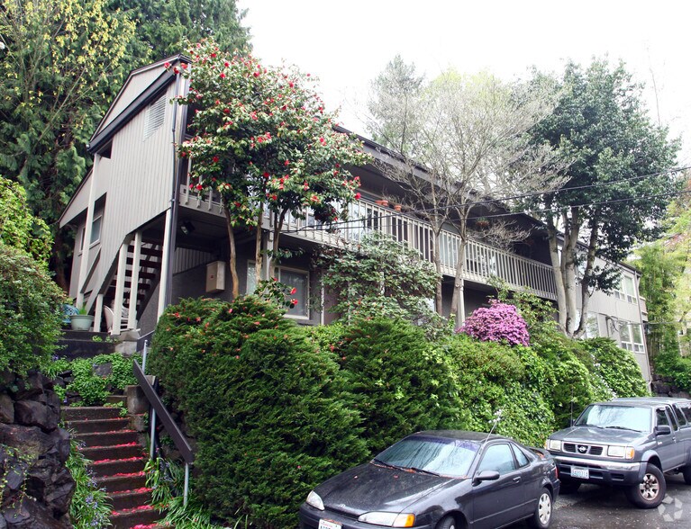 More Photos Of 4735 Ravenna Ave NE, Seattle Apartments For Sale