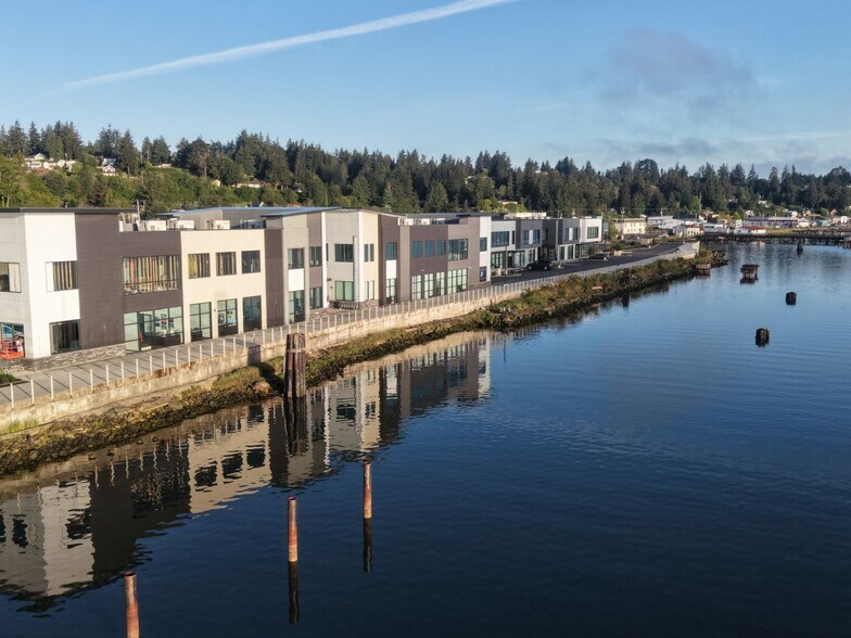 More Photos Of Highway 101 At Hemlock Ave, Coos Bay Unknown For Lease