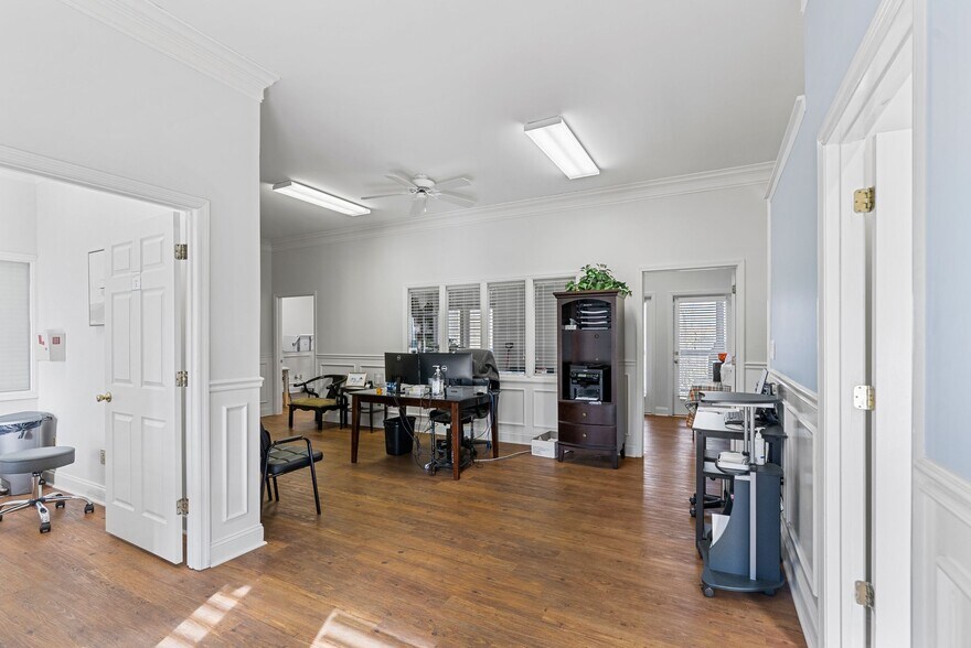 More Photos Of 302-303 Boston Sq, Georgetown Office For Sale